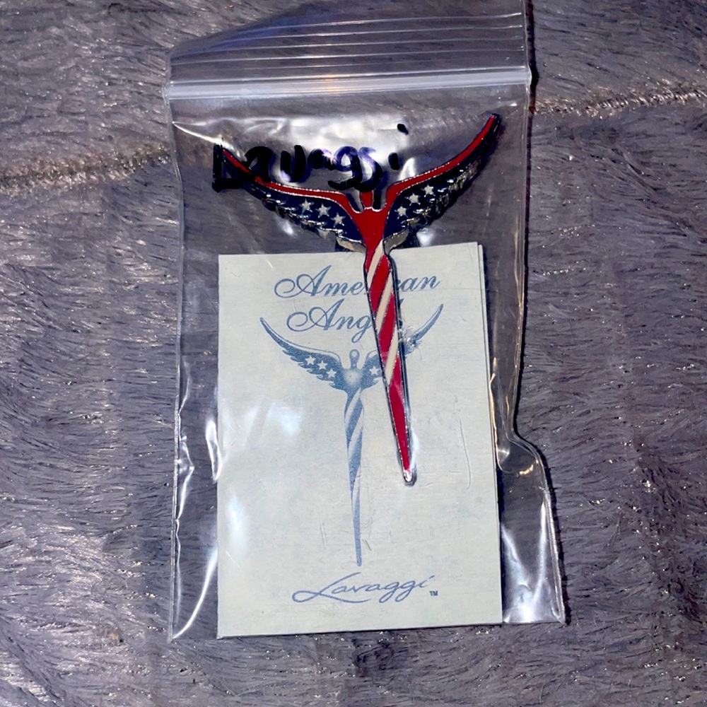 Lauaggi American angel pin